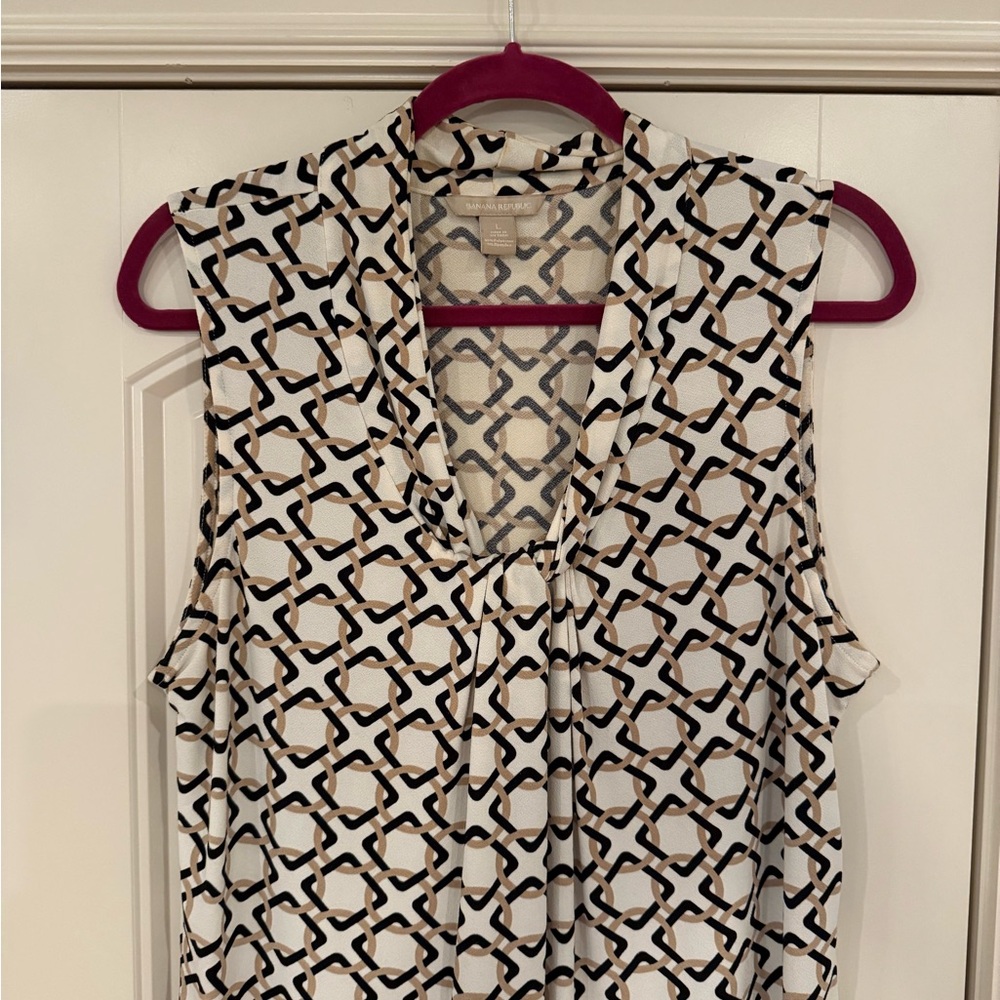 Banana Republic Black/Tan/White Knotted V-Neck Top - Picture 2 of 7